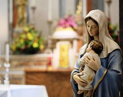 Maggio: Mese Mariano di Preghiera e Devozione
