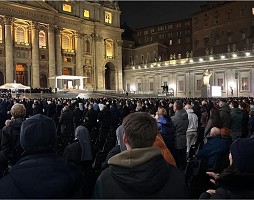 La Chiesa in preghiera per il Papa